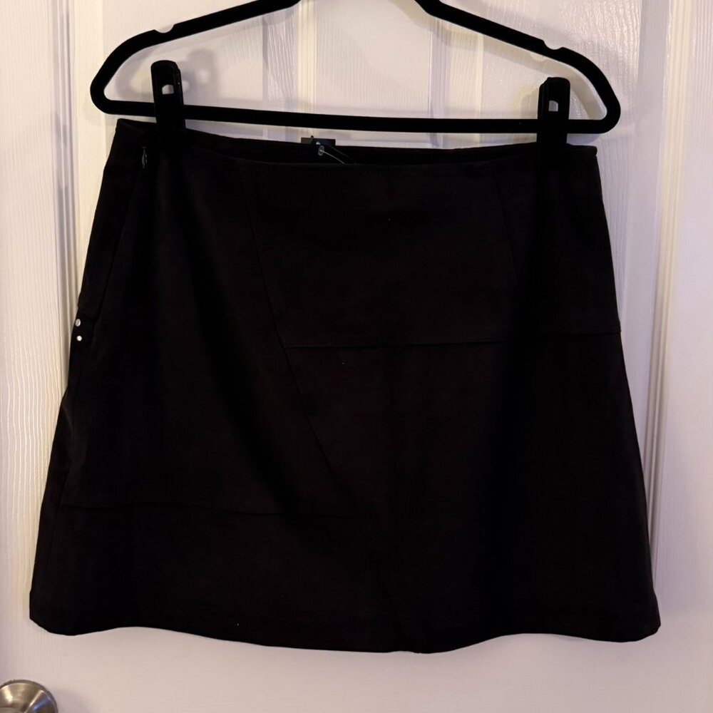 Express NWT Suede Mini Skirt Black with Silver Accents Size 12 - Picture 6 of 8